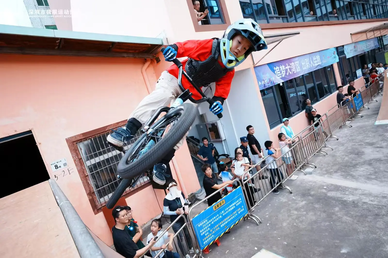 为深圳新生, 少年中国体 为深圳新生, 少年中国体