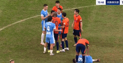 主裁判是否